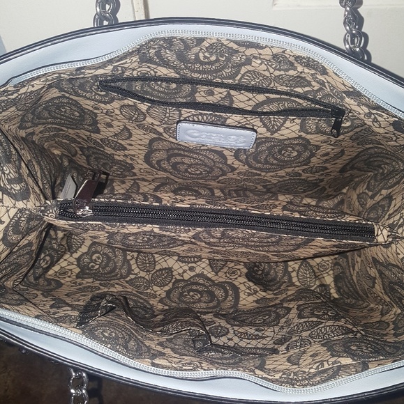 Carlos Santana - Picture 2 of 3